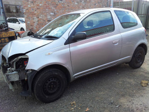 Toyota Yaris breaking parts 2004