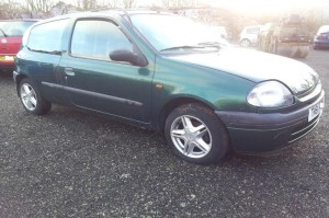 Renault Clio RT breaking parts spares