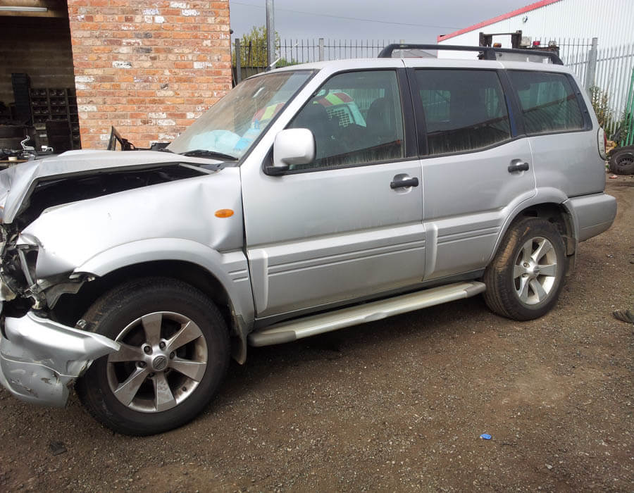 Nissan Terrano SVE TD side-skirts