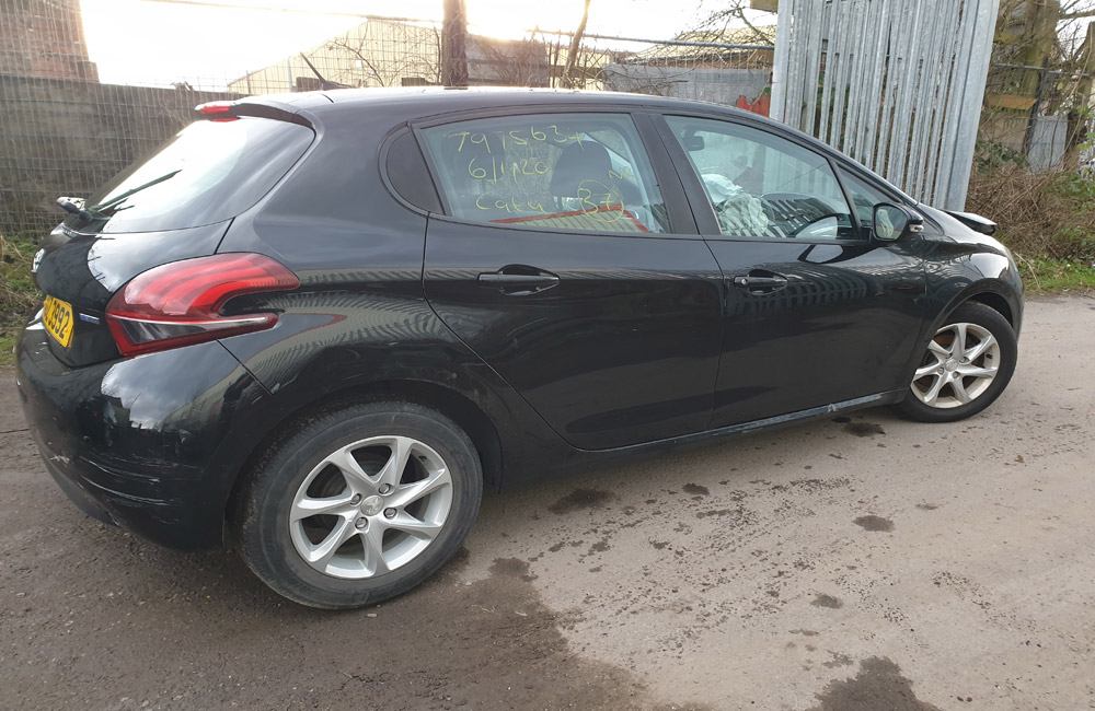 Peugeot 208 Breaking Parts Spares Puretech Active 2015 1.2 Petrol