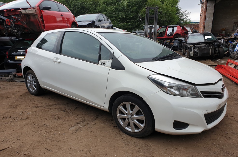 Toyota Yaris VVTI TR Seat belt pre tensioner drivers front