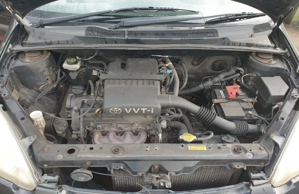 Toyota Yaris breaking parts spares 1999-2006 3 Door Black 1SZ-FE Engine