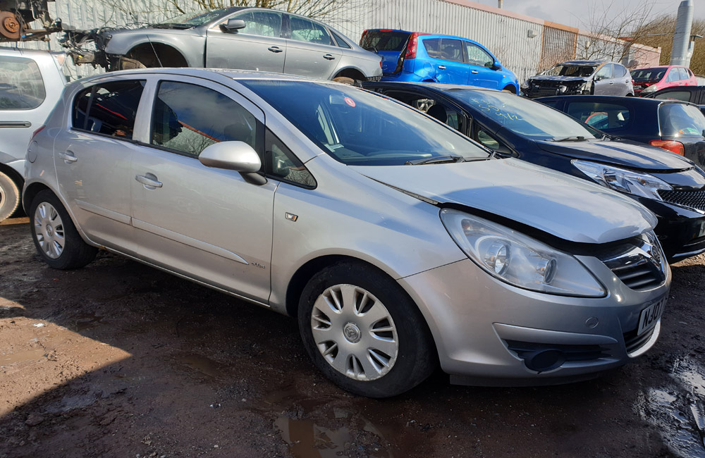 Vauxhall Corsa D CDTI breaking parts spares Z157 Silver