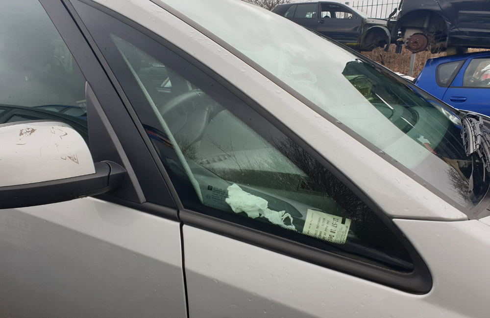 Vauxhall Meriva Design 16V Quarter window glass driver side front
