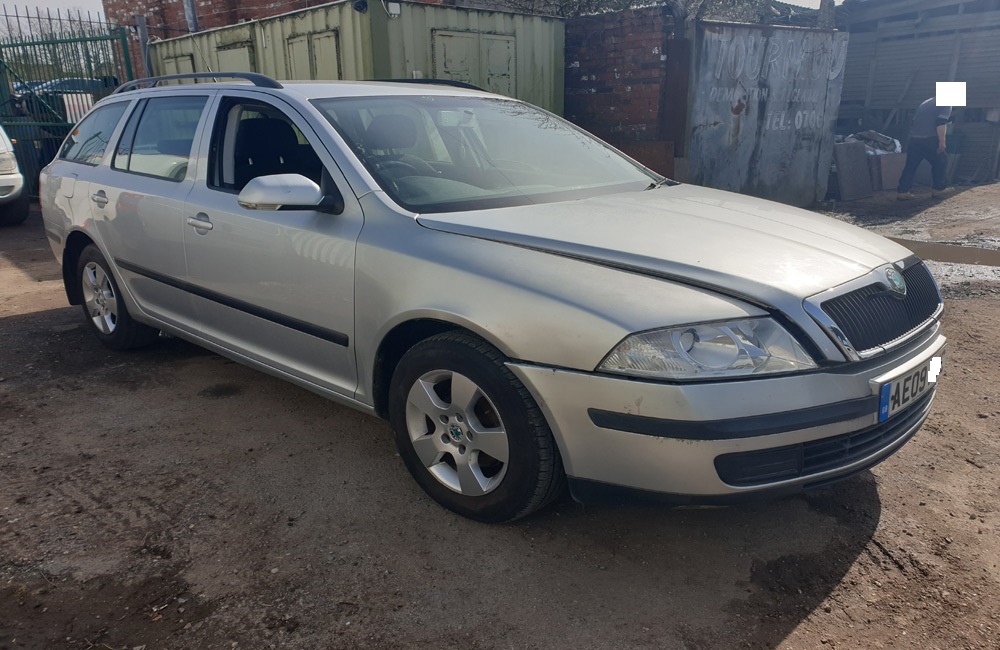 Skoda Octavia Ambiente TDI Door window glass driver side front