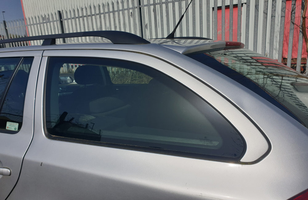 Skoda Octavia Ambiente TDI Quarter window glass passenger side rear