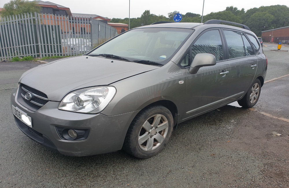 Kia Carens MK2 breaking spares parts GS CRDI 2006-2012 IM Silver